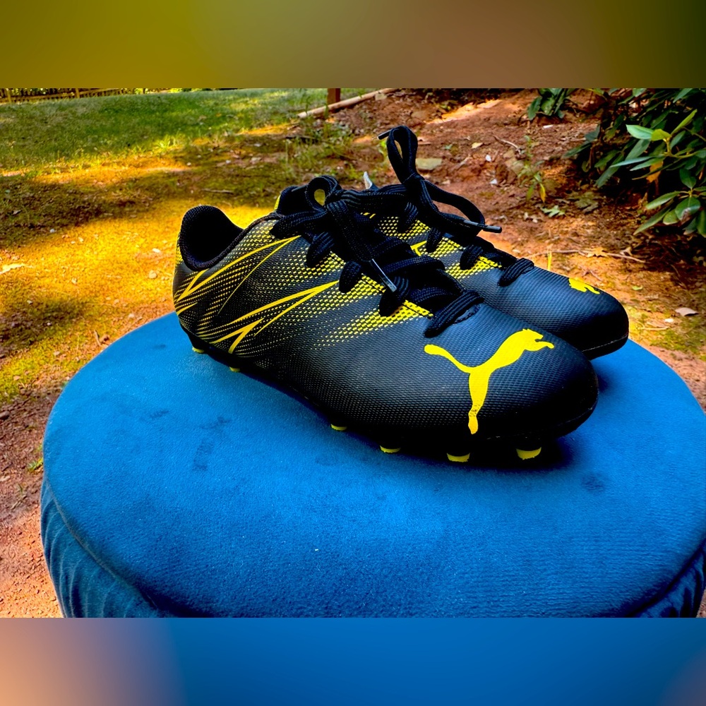 Puma Boys Black Soccer Cleats